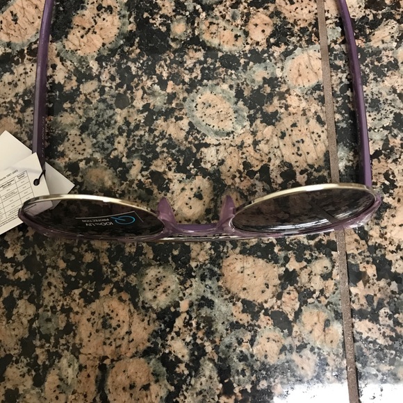 sold![quay] livnow sunglasses NWT - Picture 7 of 8